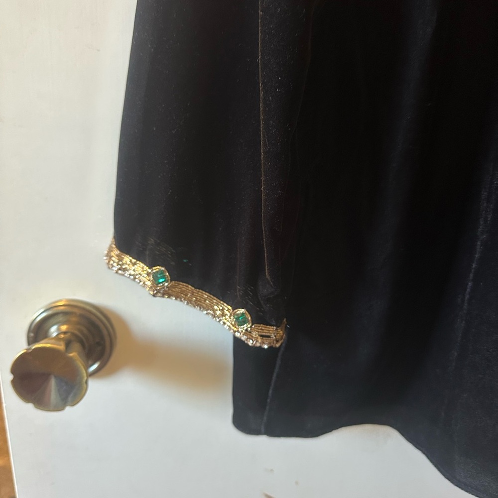 Elegant Black Embellished Women's Top - Picture 9 of 11